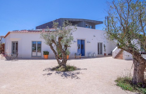 Vila do Bispo Bed & Breakfast | Discover Moinho Calmo: Top-Rated Family-Friendly Retreat