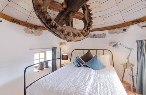Vila do Bispo House | Relax at Moinho Calmo with Ocean View & Spa Amenities