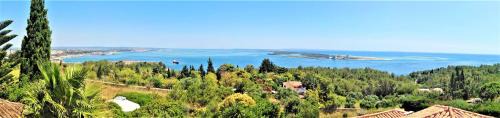 Nossa Senhora da Anunciada Villa | Moinho do Marco: Oceanfront Escape with Pool & Family Fun