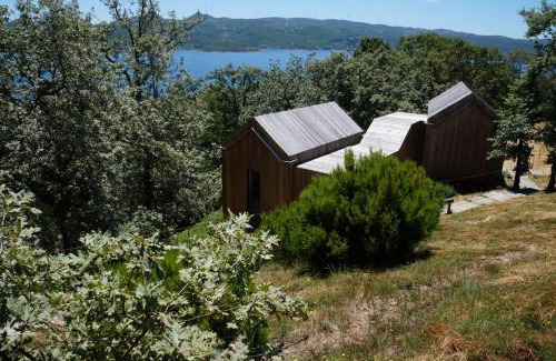 Viade de Baixo Ski Chalet | Discover Moinhos da Corga: Guest Rated 9/10 & Family-Friendly