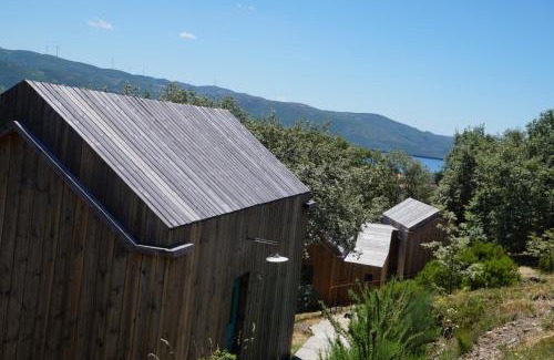 Viade de Baixo Ski Chalet | Discover Moinhos da Corga: Guest Rated 9/10 & Family-Friendly