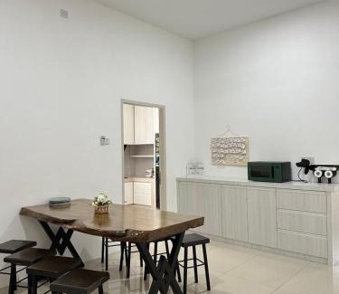 Miri House | Top-Rated Mojisu Homestay: Perfect for Family Getaways