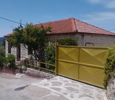 Fanari House | Mojo Art House: Ideal for Families and Pet Lovers