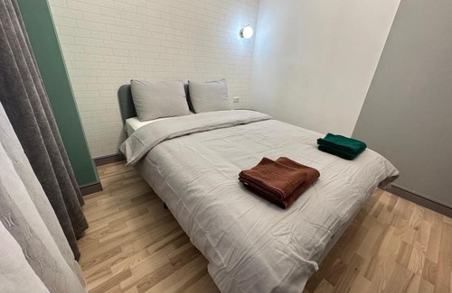 Iasi Apartment | Funky Mojo-Jojo: Child-Friendly Stay with High Ratings