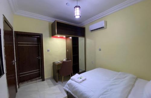 Opebi Hotel | Enjoy Oceanfront Comfort at MOK Apartments & Suites