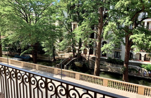 Downtown San Antonio Hotel | Top-Rated Mokara Hotel & Spa in San Antonio Awaits You