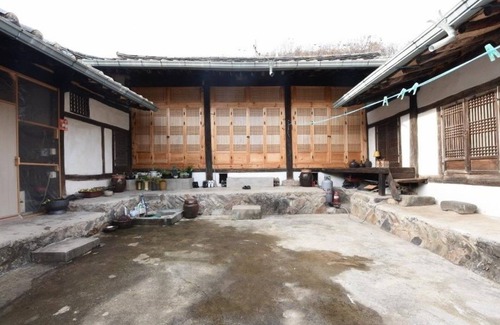 Andong House | Cozy Mokjae Gotaek: Family-Friendly with Breakfast Included