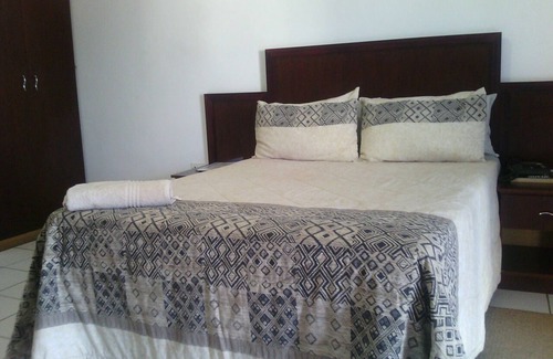Mahalapye Hotel | Convenient Moko Motel with Family-Friendly Amenities