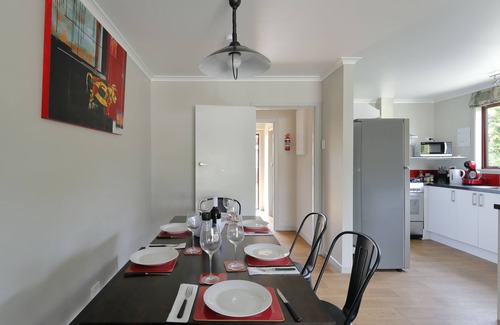 Te Anau Cottage | Perfect Mokonui Cottage: Child-Friendly Te Anau Retreat