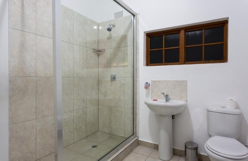 Chingola Hotel | Discover Mokorro Hotel: Family-Friendly with Hot Tub Access