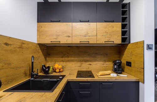 Sielce Apartment | Explore Mokotów Sobieskiego: Family-Friendly & Breakfast Included