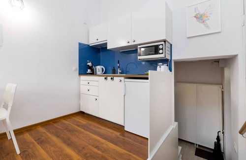 Mokotow Apartment | Cozy Mokotow House Studio with Kitchen and Breakfast Options