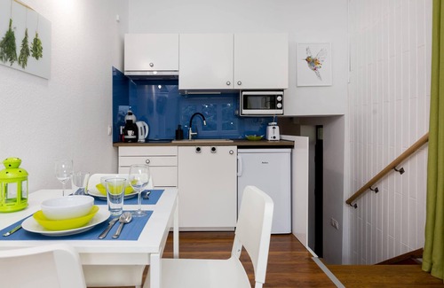Mokotow Apartment | Cozy Mokotow House Studio with Kitchen and Breakfast Options