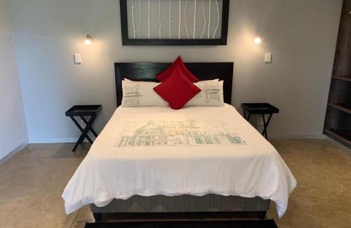 Hekpoort Cabin | Mokoya Lodge: Oceanfront Retreat with Pool & Spa Access