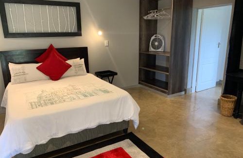 Hekpoort Cabin | Mokoya Lodge: Oceanfront Retreat with Pool & Spa Access