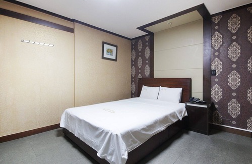 Mokpo Hotel | Eco-Friendly Mokpo Miru with Breakfast & Kitchen Amenities