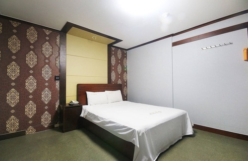Mokpo Hotel | Eco-Friendly Mokpo Miru with Breakfast & Kitchen Amenities
