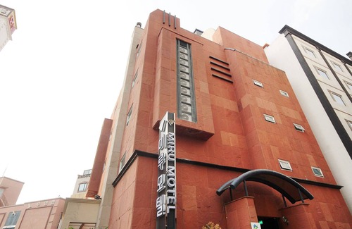 Mokpo Hotel | Eco-Friendly Mokpo Miru with Breakfast & Kitchen Amenities