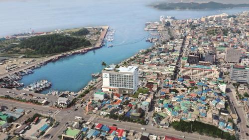 Mokpo Hotel | Oceanfront Bliss at Mokpo Ocean Hotel with Scenic Views
