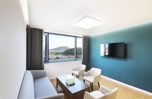 Mokpo Hotel | Mokpo Ocean Hotel: Guest Rated 8.8 with Pool & Restaurant