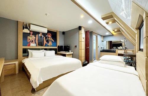 Mokpo Hotel | Inviting Mokpo Well Hotel: Family-Friendly with Hot Tub
