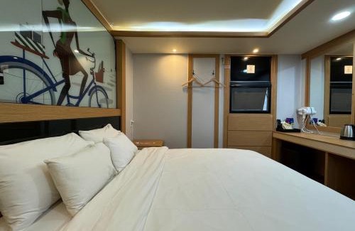 Mokpo Hotel | Inviting Mokpo Well Hotel: Family-Friendly with Hot Tub