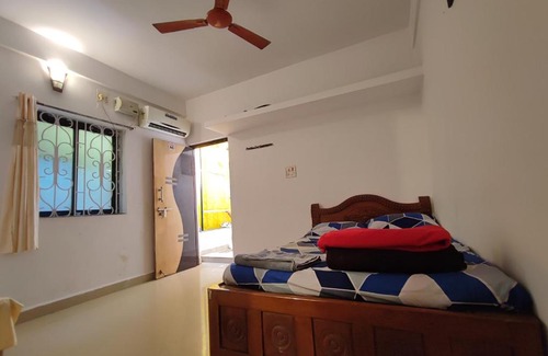 Arambol House | Cozy Moksha Cafe Rooms at Arambol Beach - Family-Friendly Stay