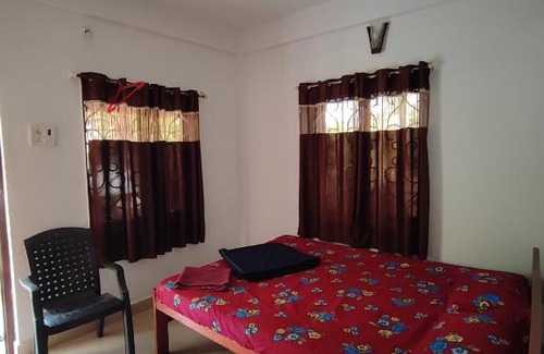 Arambol House | Cozy Moksha Cafe Rooms at Arambol Beach - Family-Friendly Stay