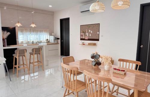 Miri House | MokuMoku Miri Homestay FOC Netflix & Ytb 18pax
