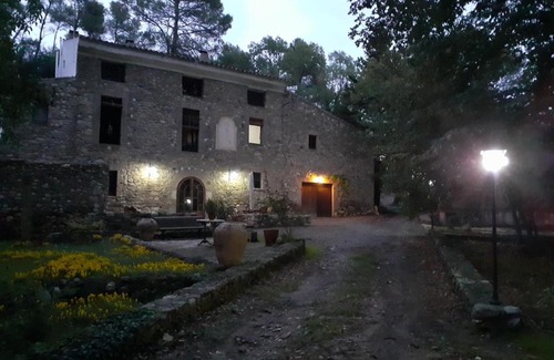 Cornudella de Montsant Ski Chalet | Discover Molí dels Aubins: Pet-Friendly Oasis with Pool