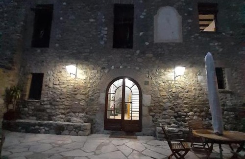 Cornudella de Montsant Ski Chalet | Discover Molí dels Aubins: Pet-Friendly Oasis with Pool