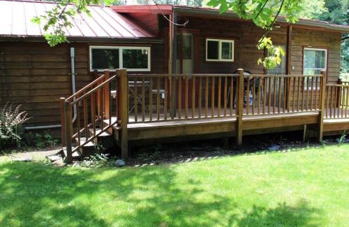 Molalla House | Cozy Molalla River Cottage - Family-Friendly Retreat