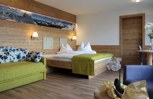 Muhlbach Hotel | Discover Molaris Lodge: Family-Friendly Retreat with Spa