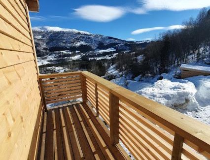 Luster Apartment | Scenic Molden: Mountain Views & Hot Tub Access Await