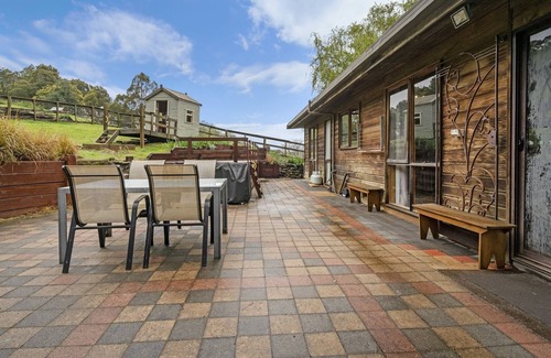 Mole Creek House | Cozy Mole Creek Cabins: Family-Friendly with Kitchen Access