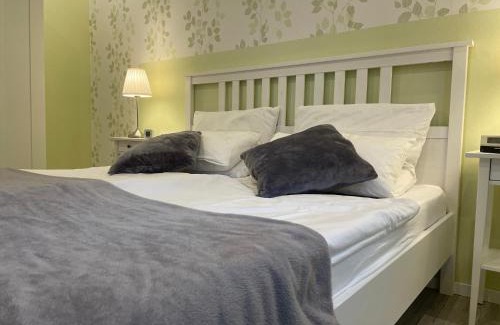 Hueckeswagen Apartment | Pet-Friendly Retreat at Molehill Shire - Rated 10/10