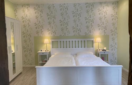 Hueckeswagen Apartment | Pet-Friendly Retreat at Molehill Shire - Rated 10/10