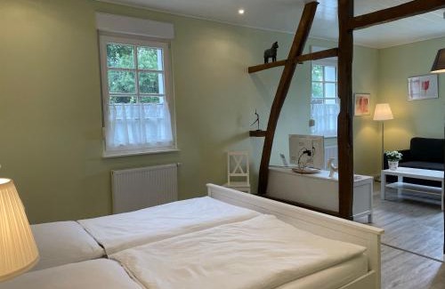 Hueckeswagen Apartment | Pet-Friendly Retreat at Molehill Shire - Rated 10/10