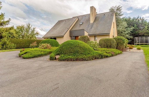 Saint-Juvat House | Family-Friendly Molinae House with Spa & Breakfast for 6