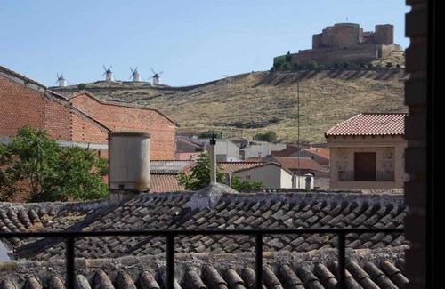 Consuegra Apartment | Pet-Friendly Molineras Views Apartment with Spa and Breakfast