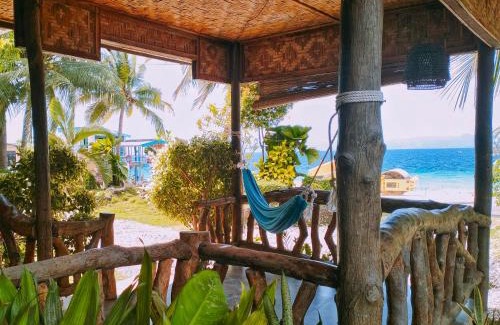 Ginatilan House | Cozy Molinillo Vacation Cabin with Ocean View & Beach Access