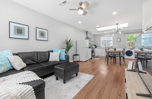 Willow Glen House | MolivuHomes 2BR | PrivateYard | Kid & Pet-friendly
