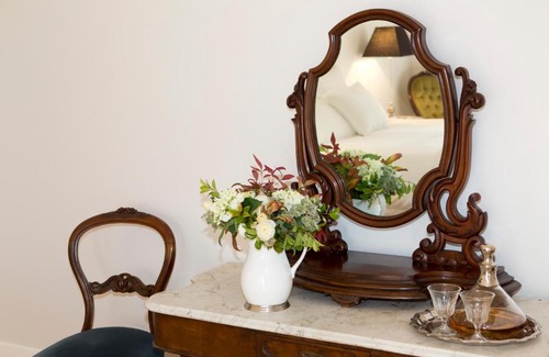 Kyneton Apartment | Top-Rated Mollisons: Family-Friendly & Accessible Retreat