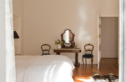 Kyneton Apartment | Top-Rated Mollisons: Family-Friendly & Accessible Retreat