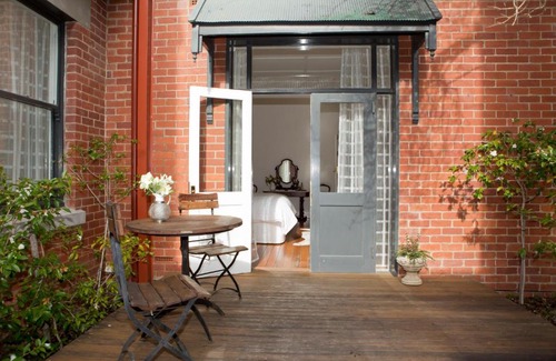 Kyneton Apartment | Top-Rated Mollisons: Family-Friendly & Accessible Retreat