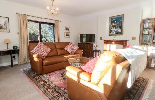 Nantwich House | Discover Molls Cottage: 4-Star Stay with Guest Rating of 9.4