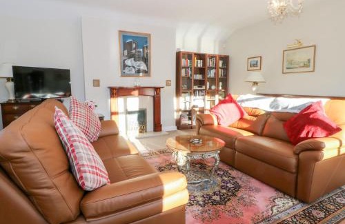 Nantwich House | Discover Molls Cottage: 4-Star Stay with Guest Rating of 9.4