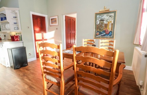 Nantwich Cottage | Relax at Molls Cottage with Garden in Nantwich