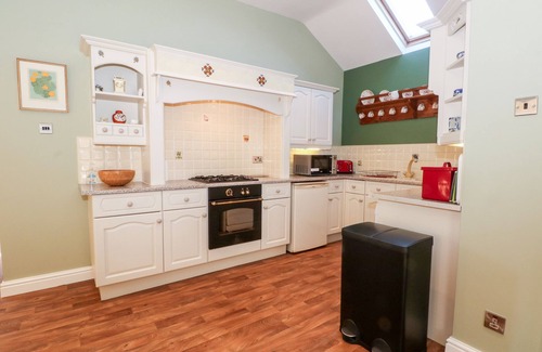 Nantwich Cottage | Relax at Molls Cottage with Garden in Nantwich