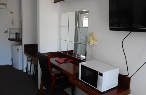 East Maitland Hotel | Cozy Retreat at Molly Morgan Motor Inn with Pool & Breakfast